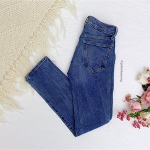 🌿 Gap Hi-Rise Slim Straight Jeans 🌿